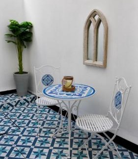Folkestone House | Beach View, 4 bedroom house opposite the sea! Sleeps 10