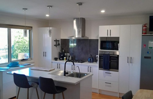 Nubeena House | Beaches Bays and Adventures Ten minutes to Port Arthur 3 minutes to White Beach