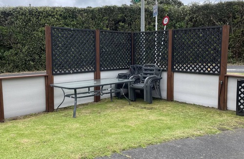 Urenui House | Beachfront 3 Bedroom Bach