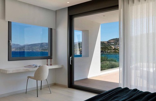 Ammoudara Villa | Beachfront 6 bedroom villa with a heated pool