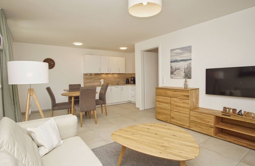 Lobbe Apartment | Beachfront apartment with terrace, use of swimming pool and sauna - Rex Rugia apartment 12-4