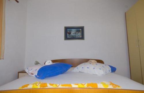Ivan Dolac Apartment | Beachfront Apartments Plaža