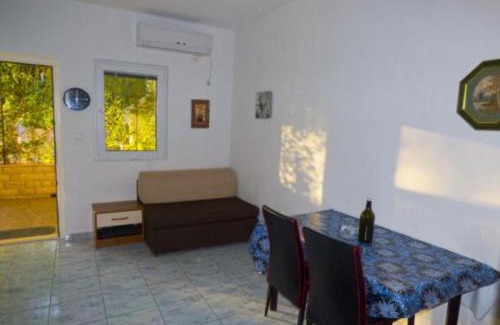 Ivan Dolac Apartment | Beachfront Apartments Plaža
