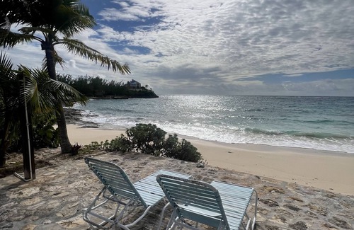 Port Howe House | BEACHFRONT Banana Wind Cottage
