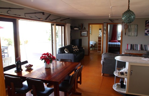 Waimarama House | Beachfront beauty
