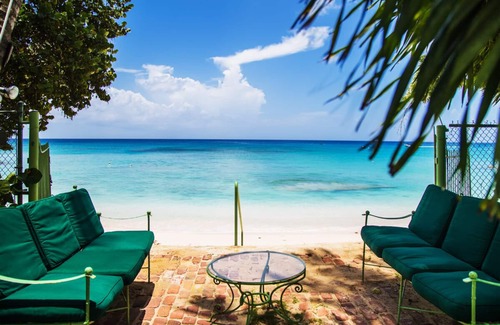 Little Battaleys Villa | Beachfront Bliss Getaway with Pool - Nelson Gay (7 bed)