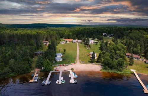 Magnetawan House | Beachfront Cottage #2- Maijac Resort & Marina