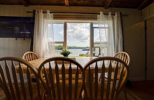 Magnetawan House | Beachfront Cottage #2- Maijac Resort & Marina