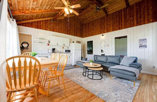 Magnetawan House | Beachfront Cottage #2- Maijac Resort & Marina