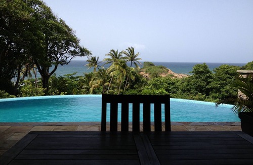Calibishie Villa | Beachfront Luxury 2 bedroom Villa with private Pool