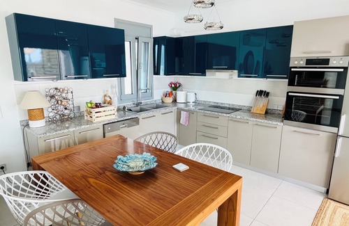 Perigiali Villa | BEACHFRONT Luxury Villa - Private Swimming Pool, Garden & Direct Beach Access