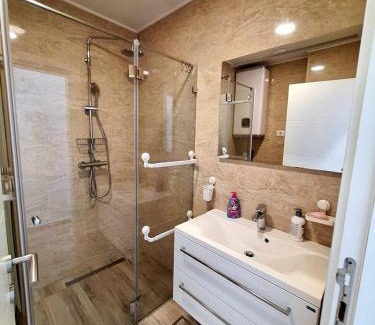 Dobra Voda Apartment | Beachfront