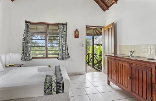 Luganville Resort | Beachfront Resort