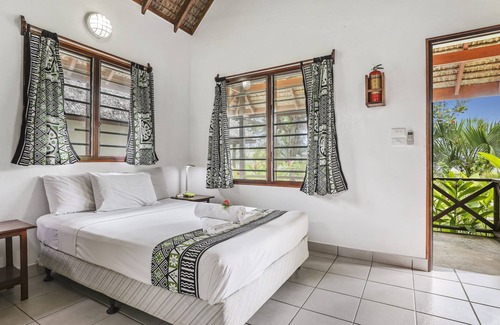 Luganville Resort | Beachfront Resort