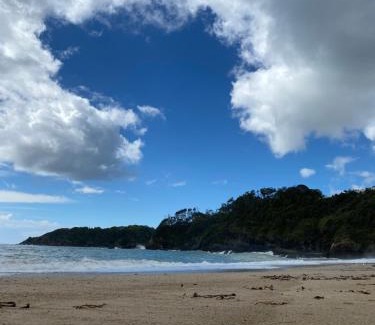 Korora House | Beachfront Retreat - Ducted Air - Free Wifi