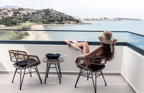 Almyros Villa | Beachfront Suite Access to the beach