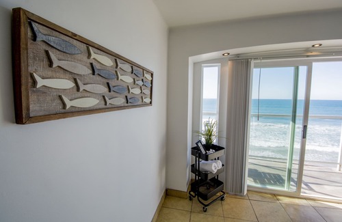 Costa Apartment | BEACHFRONT, sun, sand & fun - Cozy 1 Bdr Apt