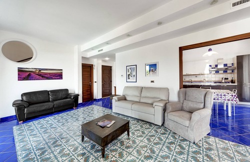 Carrozziere Villa | Beachfront Syracuse Villa | 5 Bedrooms | Villa Maddocazzo | Spectacular Sea.
