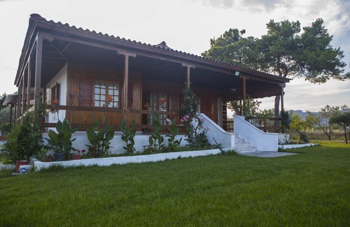 Nea Anchialos Cottage | Beachfront ThemiLia, Luxury House