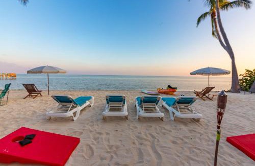 Islamorada Villa | Beachfront Villa at Islamorada BY THE GLAMHOMES