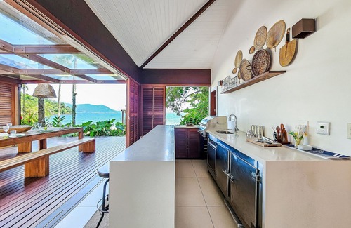 Angra dos Reis Villa | Beachfront villa in Angra dos Reis - Ang009