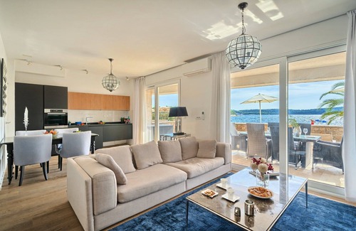 Trogir Villa | Beachfront Villa Deep Blue with Pool I
