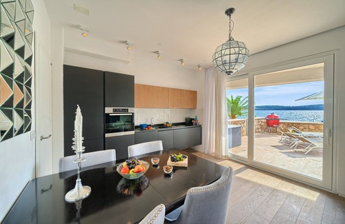 Trogir Villa | Beachfront Villa Deep Blue with Pool I