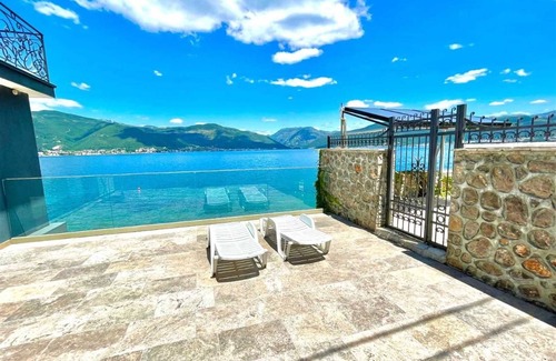 Krasici Villa | Beachfront Villa Krasici