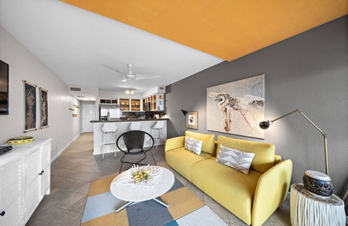 San Jacinto Condo | Beachfront w/Resort Pool