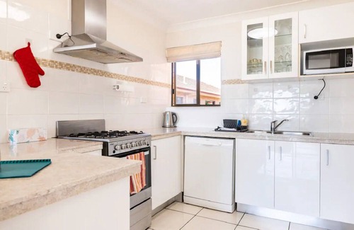 Wynnum Apartment | Beachfront Wynnum Apartmentn