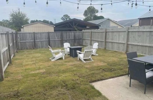 Holiday Beach House | Beachside 1BR Oasis – Walk to Panama City Beach!