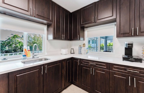 Boca Raton Apartment | Beachside 2BR/2BA - Pool, Balcony, Parking - Steps to the beach