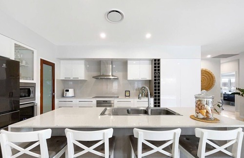 Warana House | 'Beachside Bliss' - Family Pet Friendly Home