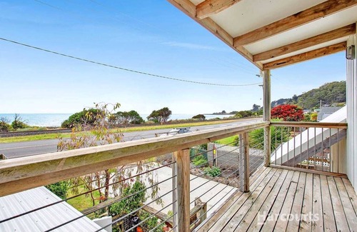 Sulphur Creek House | Beachside Home in the North