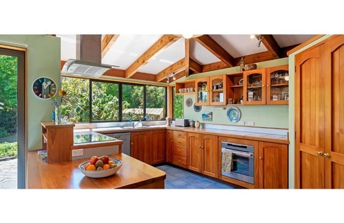 Tahunanui House | BeachView Retreat Holiday Home