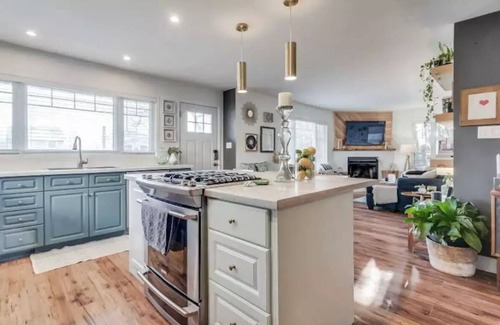 Pickering House | Beachy bungalow