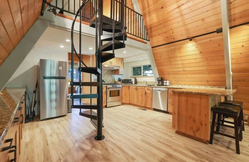 Sierra Cedars House | Bear Hugs A-Frame Cabin with Games, AC & BBQ Grill