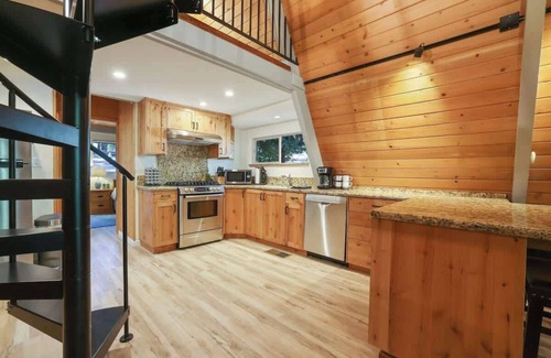 Sierra Cedars House | Bear Hugs A-Frame Cabin with Games, AC & BBQ Grill
