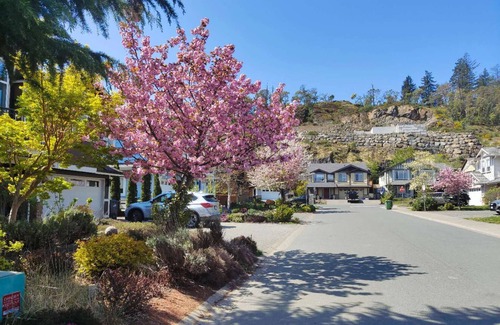 Langford House | Bear Mountain Getaway close to a golf course