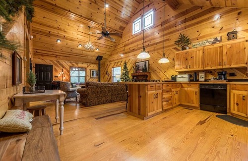 Winrock House | BearCreek Cabin, Nostalgic, Park-like setting