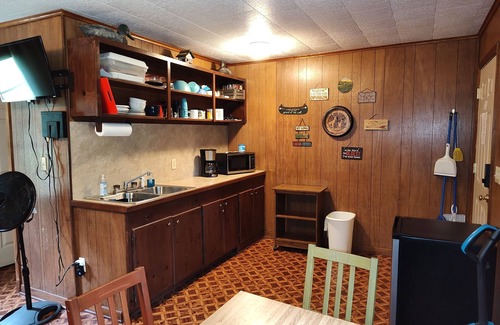 Bronson Cabin | "Bearly Behaving" is a quaint, rustic cabin on Lake Sam Rayburn, TX - (# 5)