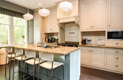Glen Urquhart House | BEARNOCK LODGE, pet friendly, character holiday cottage in Cannich