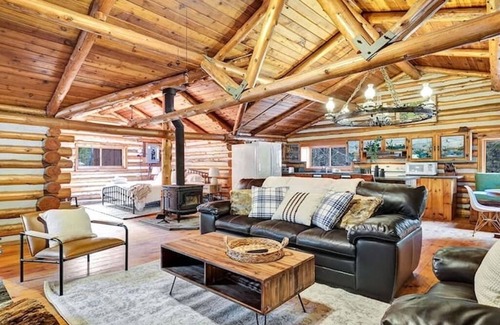Rideau Lakes Cabin | Bears Log Cabin Retreat - private oasis on the tranquil Rideau Lakes System!