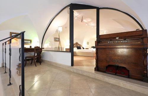 Roman Ghetto Apartment | Beatrix Apartment in Trastevere by Nosdom Properties
