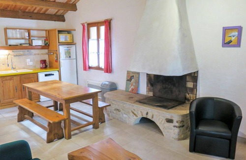 Blanquefort-sur-Briolance House | Beautiful private villa for 4 guests with private pool, WIFI, TV, terrace, pets allowed and park.