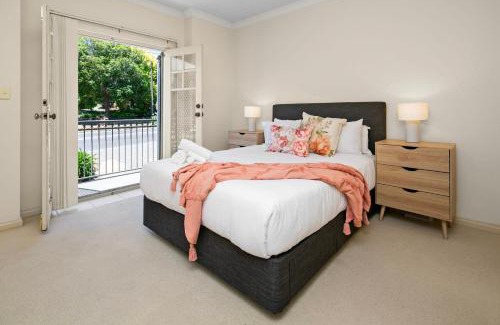 Beaumont House | Beaumont Bliss: 4BR 2 5BA Family Retreat