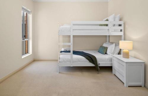 Beaumont House | Beaumont Bliss: 4BR 2 5BA Family Retreat