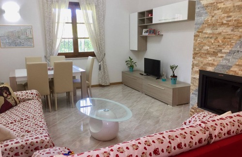 Cinquale Apartment | Beautiful villa with garden all round. Quiet area, modern furniture and all well-looked after. WIFI,