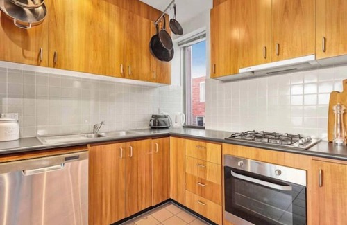 St Kilda West Apartment | Beautiful 1BR in St Kilda with Stunning Terrace
