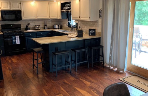 Clinton House | Beautiful 2,900 SqFt 3B Clinton home, Close to Hamilton College, TS Casino